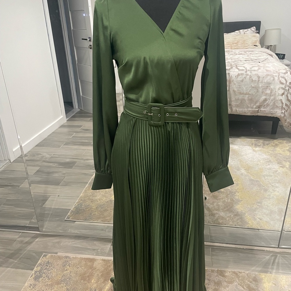 Silk olive color MAXI dress. Size Small